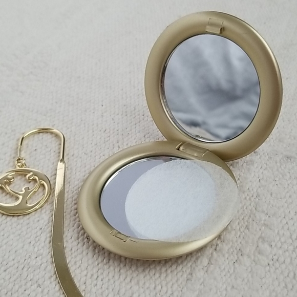 🔥3/$15 NEW!! Compact and bookmark - Picture 2 of 2